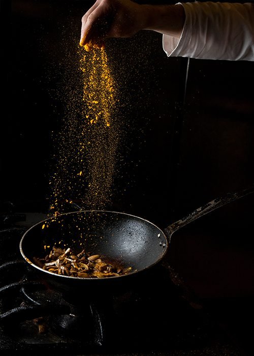 barman-makes-cosmopolitan-cocktail-rhxj7ocpjrp0q251cpvvtsqqfrgegq963hbhbfjyhk 2.jpg